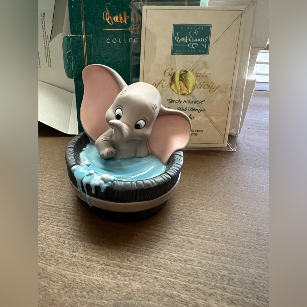 Dumbo Simply Adorable Walt Disney Classics Collection Figurine WDCC 1995